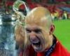 Sir Alex Ferguson presents Bayern Munich hero Robben with man-of-the-match award